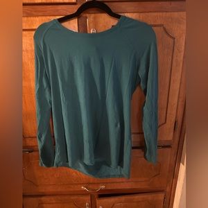 Lululemon Long Sleeve (Flowy/Loose Fitting) Top, Size 8, Color: Emerald